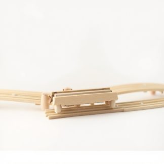 Houten trein met rails